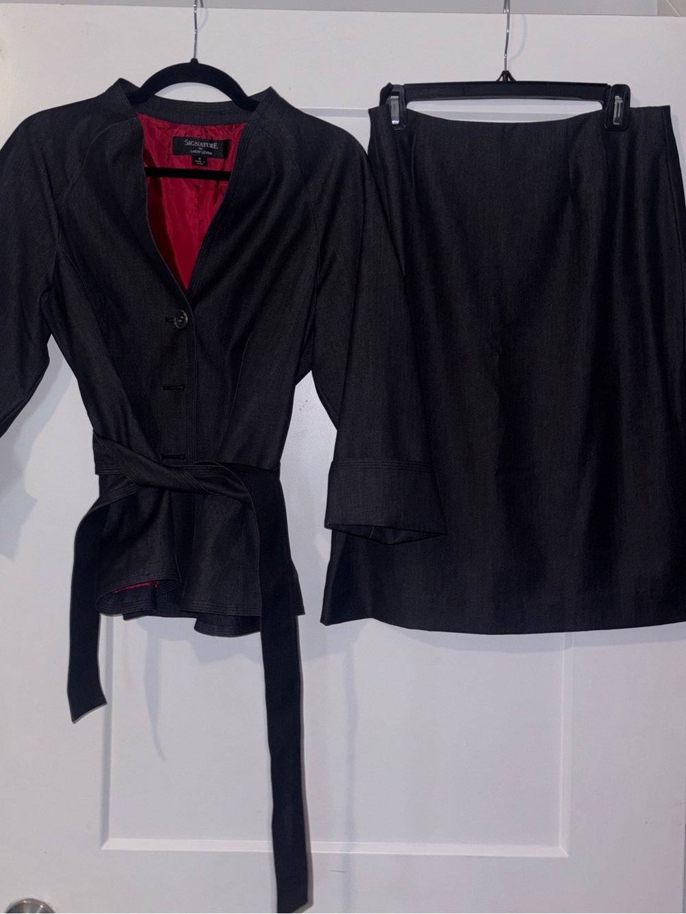 Larry Levine Women's Blazer/Skirt Set